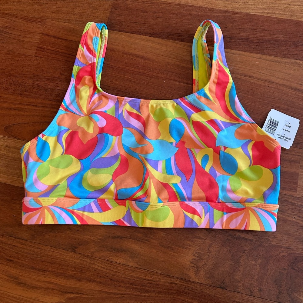 Women’s swim top size large. New With Tags